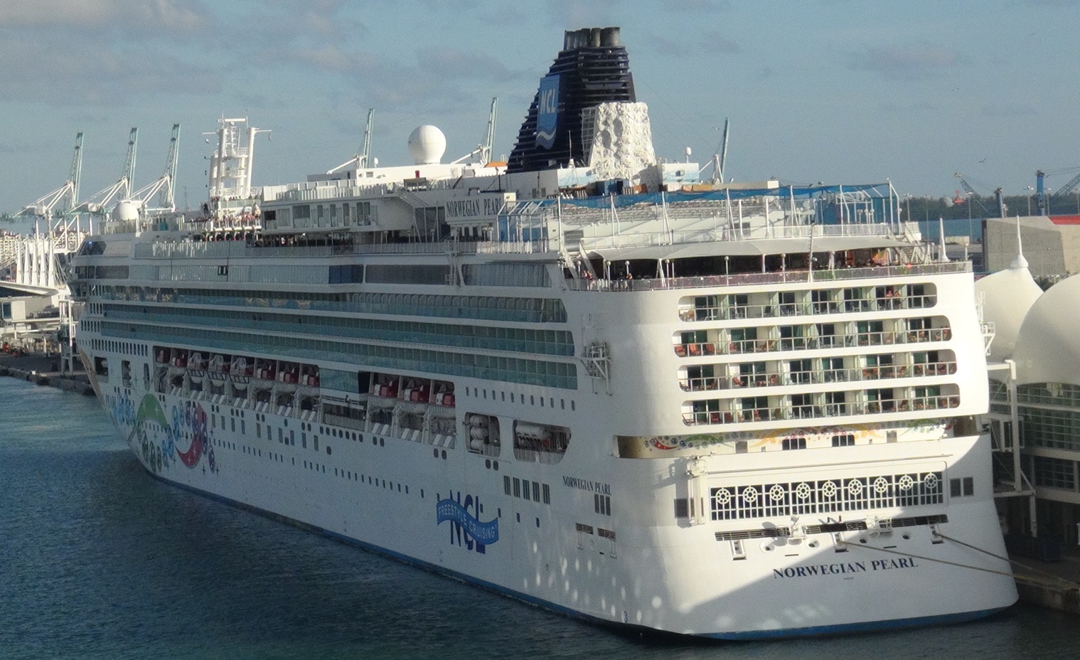 About The Norwegian Jewel Cruise Ship